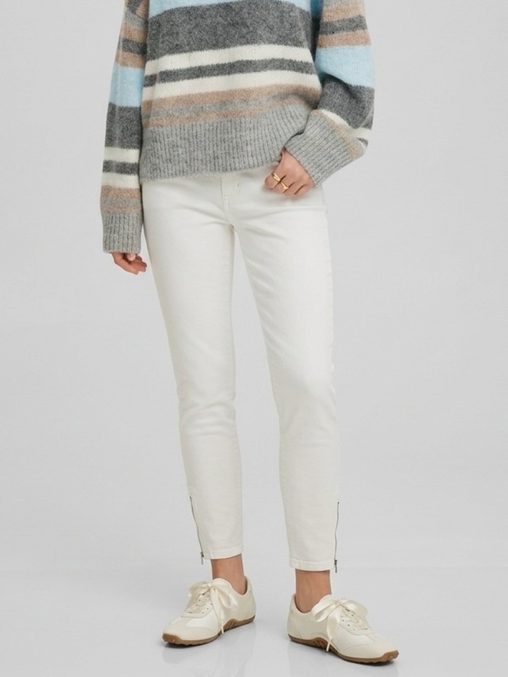 White House Black Market Skinny White Ankle Zip Jeans • Size 8